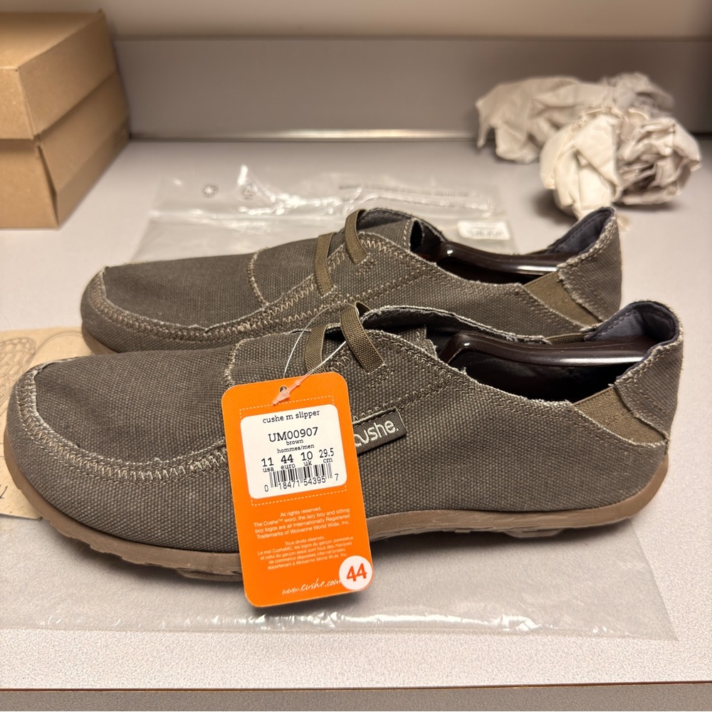 Cushe Men's Canvas Slipper Shoe - Picture 7 of 9